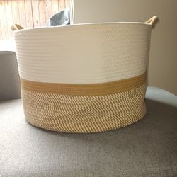Outdoor Blanket Basket