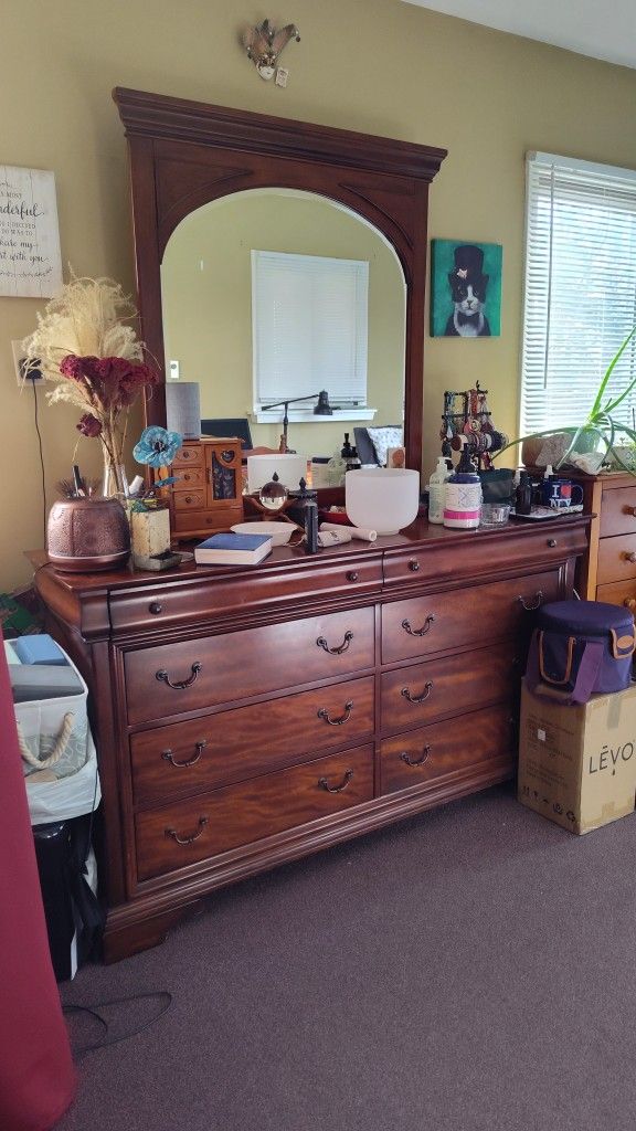 Dresser w/ Mirror