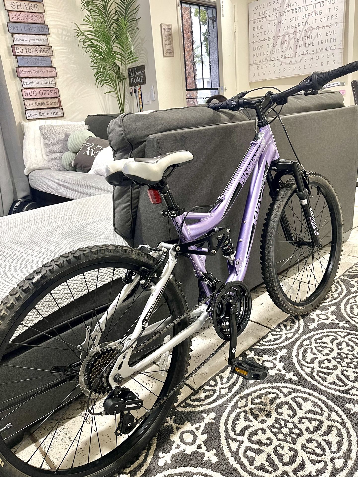 Mongoose Maxim Small/24 Girls Bike 