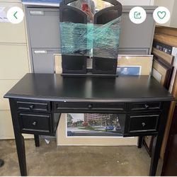 Make Up Vanity / Dresser / Furniture 