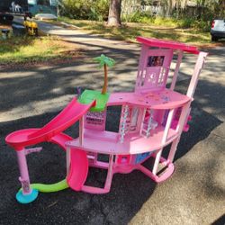Barbie Dream House 
