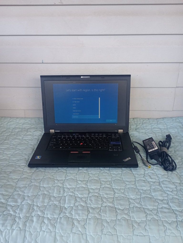 Lenovo thinkpad t520 with AC adapter