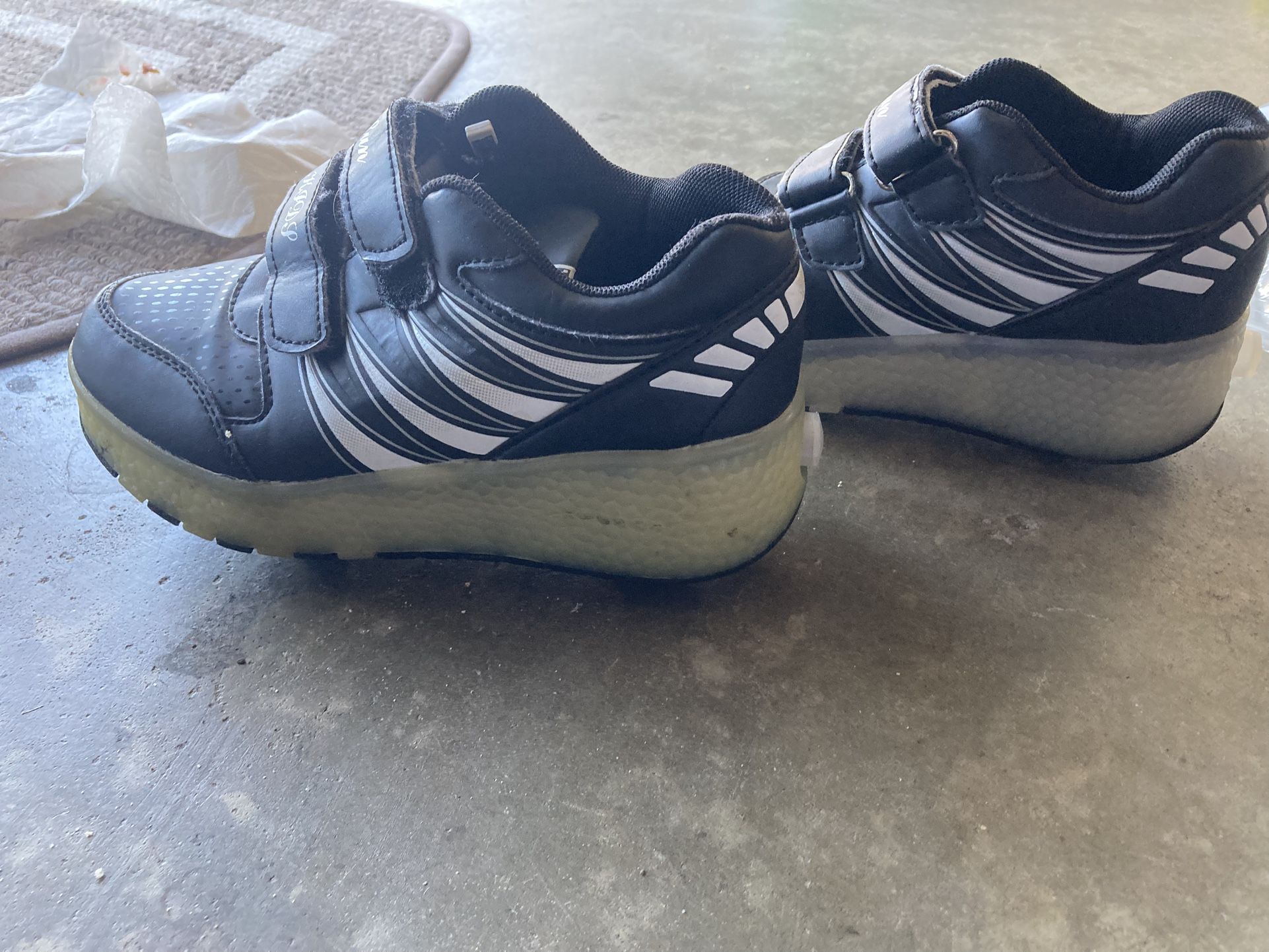 Kids Wheelie / Heelie Shoes