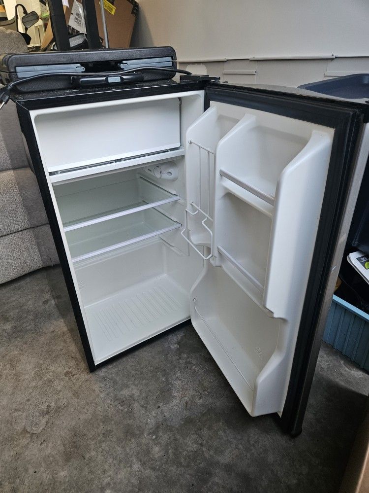 Magic Chef Mini Fridge