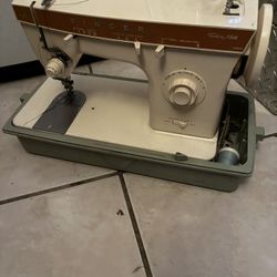 Classic Singer Fashion Mate 362 Sewing Machine