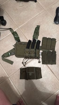 Chest rig/ mag pouches/ dump pouch