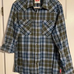 Wrangler  Western Button Up Shirt-men’s medium 