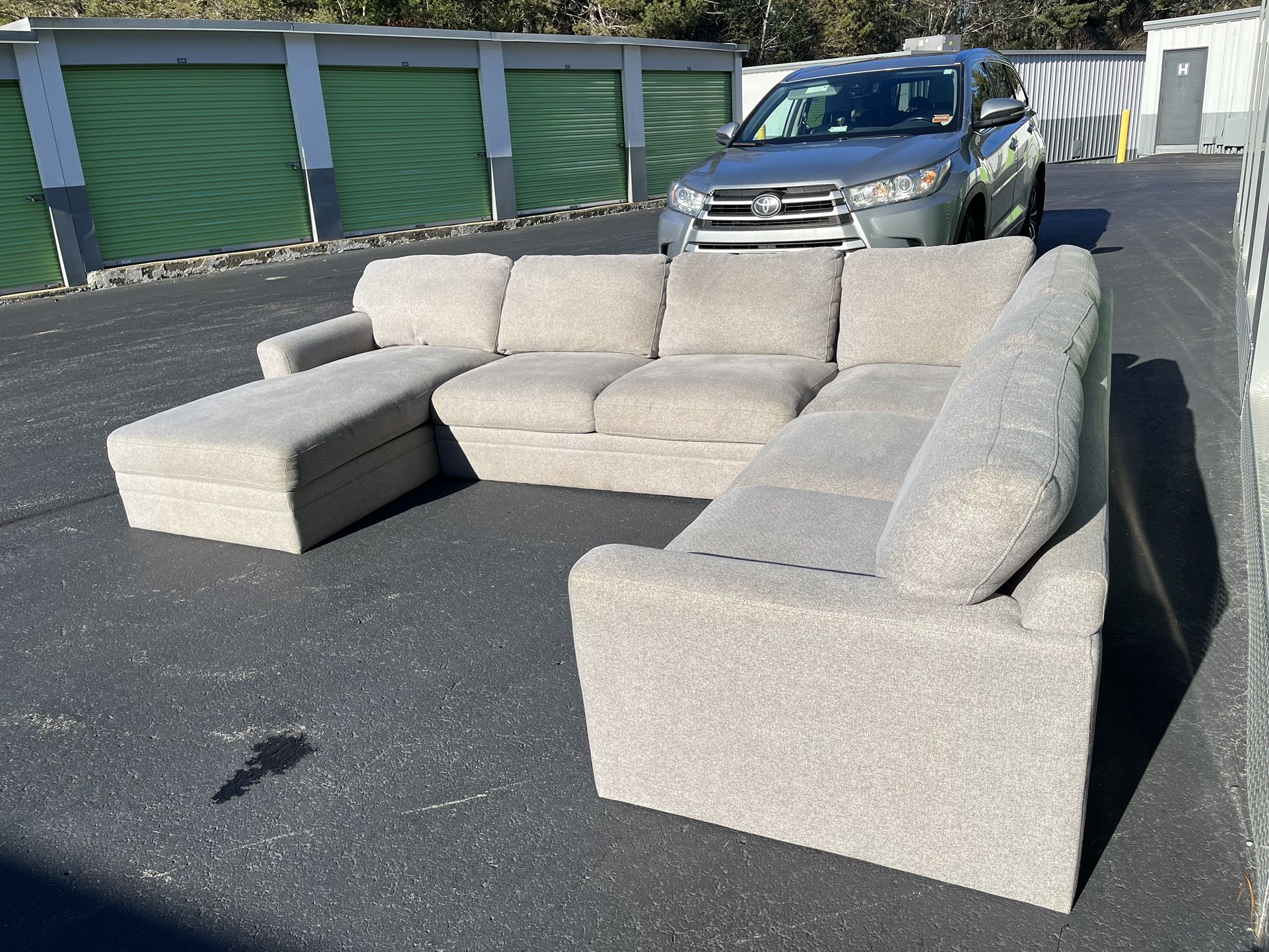 Thomasville Langdon Fabric Sectional with Chaise