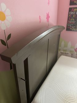 For Sale: 3-in-1 Convertible Bed (Crib/Daybed/Full Bed)