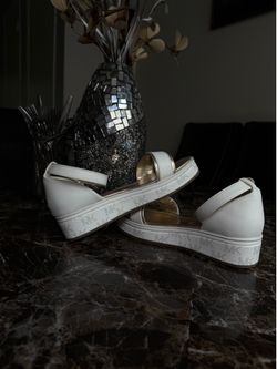 Micheal kors heals size 4!