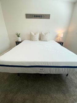 PERFECT CONDITION Queen Helix Midnight * Delivery Available * We take credit cards