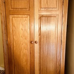 Solid Wood Armorie Closet !!! Beautiful , Piece !!! Near Perfect Condition From A Very Clean Smoke Free House!!!!