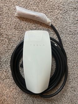 White Face Plated Tesla Wall Connector 200-240V Input/Output Mount (Open Box)