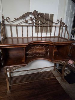 Used Hutch w/ Wine glasa area