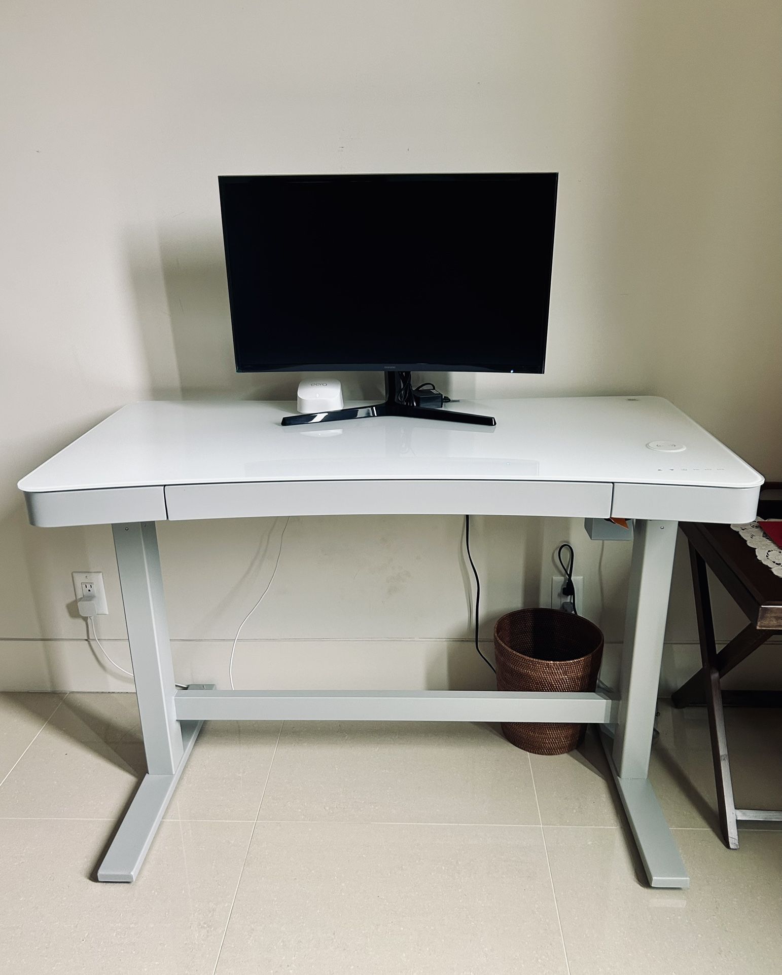 Tresanti Coastal adjustable height desk