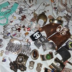 Costume Jewelry Bundle .Buying Everything Shown For Price Listed .Vintage And Modern