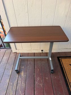 Adjustable bedside table