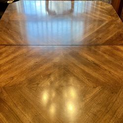 Solid Mahogany Dining Table Set! 