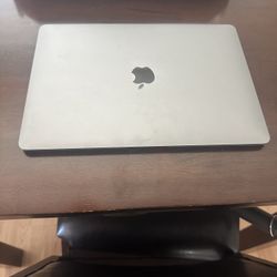 MacBook Air-13”: Like new 