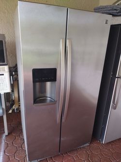 Double door refrigerator