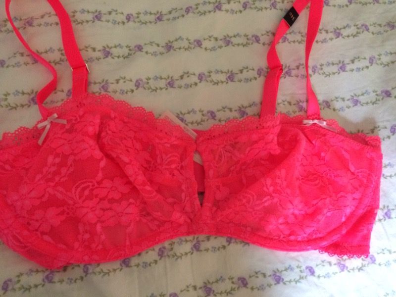 Brand new with tags 34 D Victoria's Secret bra