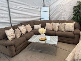 Sectional with pull out bed