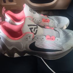 NIKE GIANNIS IMMORTALITY SIZE 8.5 MENS