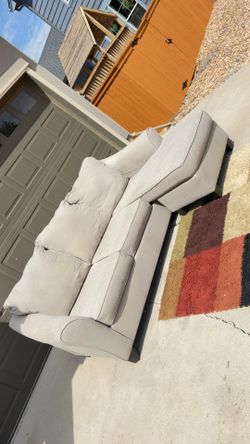Couch L-Shaped - DELIVERY AVAILABLE / ENTREGA DISPONIBLE