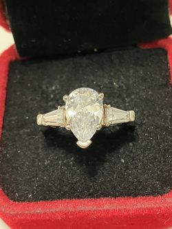 Showstopping Tri-Stone CZ Ring Set In Silver Size 8
