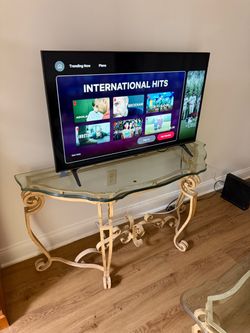 Table / Stand (Metal / Glass)