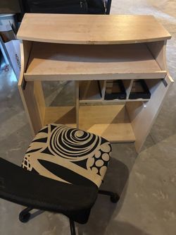 Free computer desk and chair
