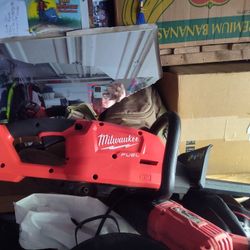Milwaukee Chainsaw