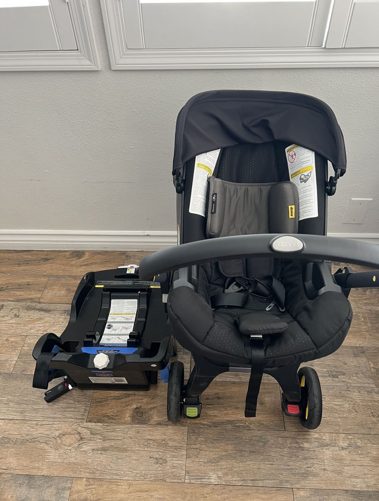 Doona baby seat car available