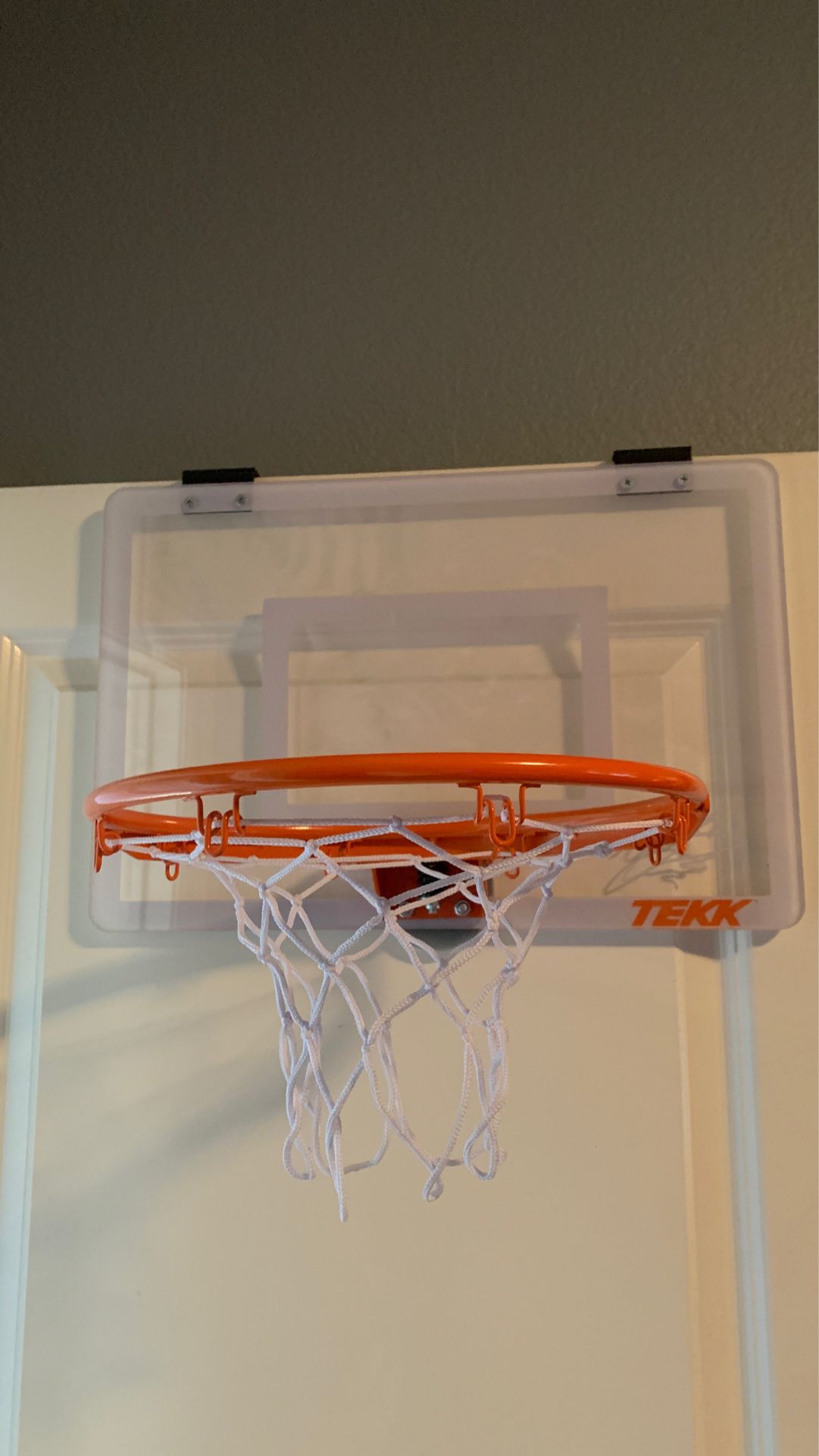 Basketball hoop