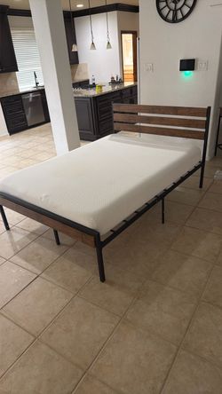 full size bed(with mattess)