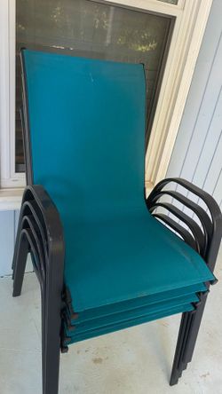 Set of 4 Stackable Outdoor Patio Chairs