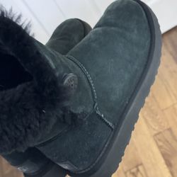 Uggs Boots Women Size 7 Price Firm
