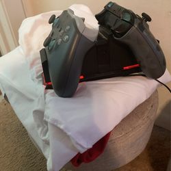 Xbox One Controllers And Charging Stand And Battery With Them