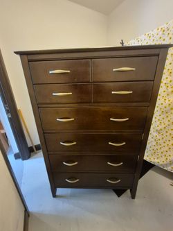 Chest of drawers