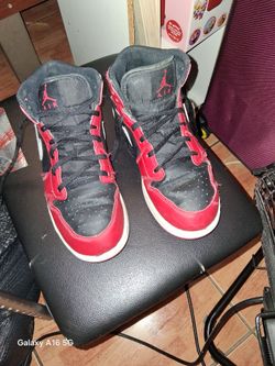 Size 6 1/2 big boys Nikes