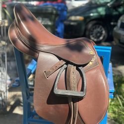 HDR advantage Jump Saddle Close Contact