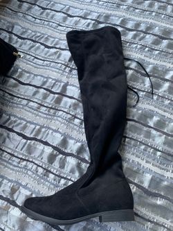 Black high booths 👢like new only used one time.