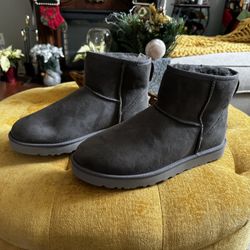 UGGw® Classic Mini Boots (Men’s), Gray Sizes 12M