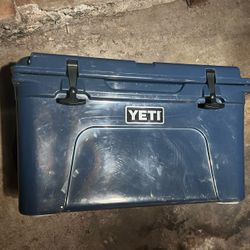 YETI TUNDRA 45 Liter Cooler- Dark Blue