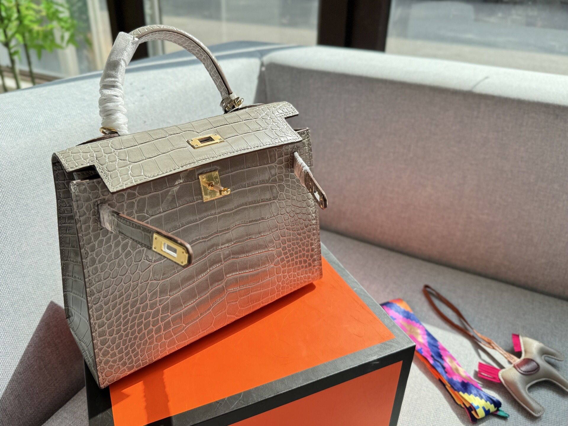 Kelly 25 Handbag Top Handle & Crossbody