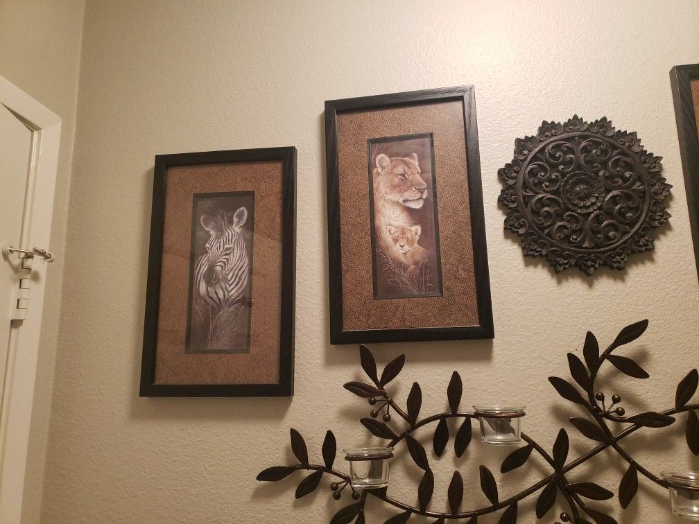 The Whole Set Size Of Picture Frame Is 15" × 9"