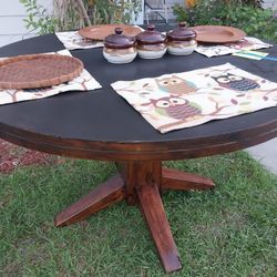 DINNING TABLE FOR SALE CHAIRS ARE NOT INCLUDED.....SOLID WOOD DINING TABLE VERY GOOD CONDITION 👍  $80.00