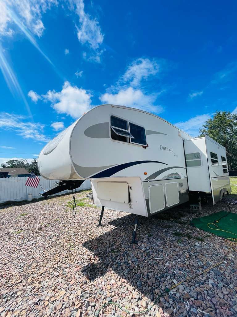 2004 keystone Outback Rv 5th Wheel