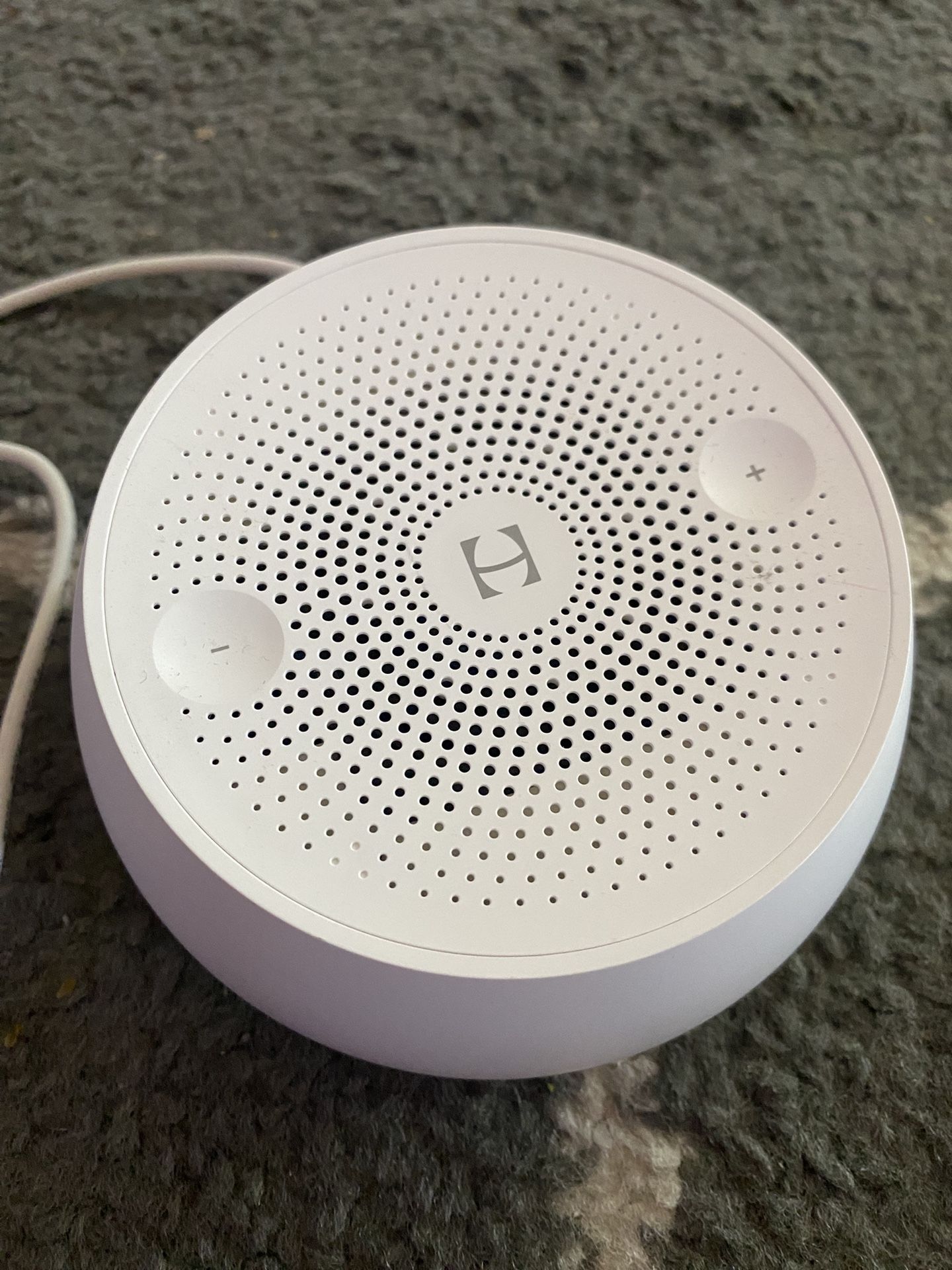 HATCH REST MINI WHITE NOISE SOUND MACHINE