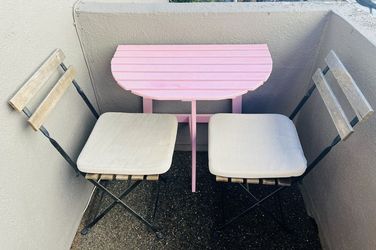 Mesita con dos Sillas